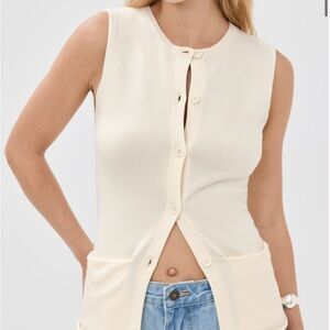 Lioness
Kourt Vest Size S Color Ivory
